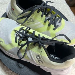 On Cloudrunner Women's sneakers great for running, walking and NWOT